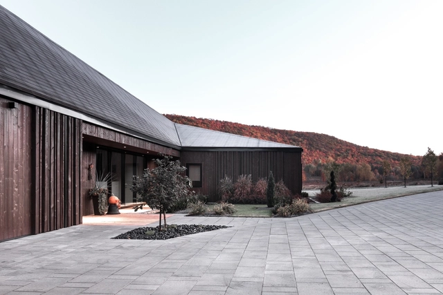 山谷花园住宅，对赖特的重新解读 / Chevalier Morales Architects - 居住建筑