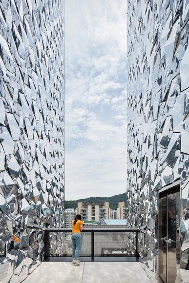 The Illusion / OBBA - Edificio De Oficinas