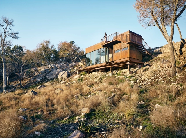 悬崖下的阔岩农舍 / Lemmo Architecture and Design - 混合用途建筑