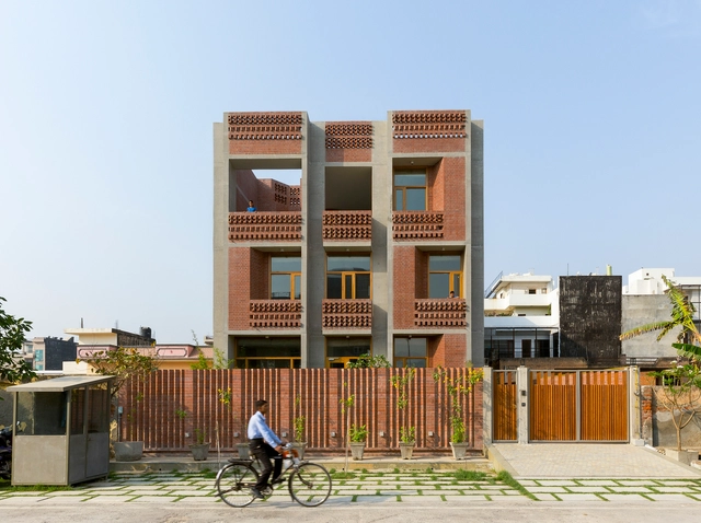 印度动感砖砌住宅 / Vir.Mueller Architects - 独立住宅