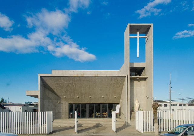 Parroquia Todos Los Santos / Gonzalo Mardones V Arquitectos - Iglesia, Fachada, Cierros