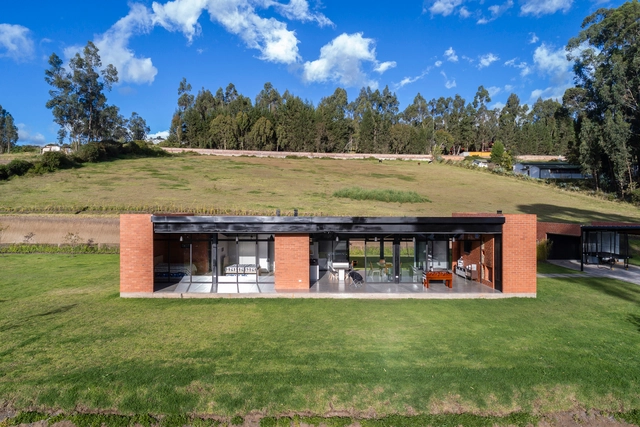 Sun House / Bernardo Bustamante Arquitectos - Houses