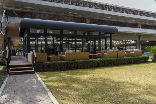 Horse Bar / VD Arquitetura - Comunitário, Jardim, Fachada, Porta