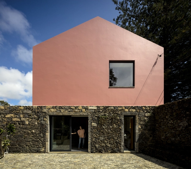 Casa Rosa do Mezzo Atelier vence o Prêmio de Arquitetura Paulo Gouveia - Imagem de Destaque
