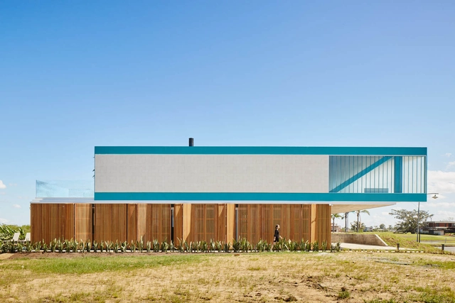 Casas de metal en Brasil: 15 proyectos en planta y corte - Imagen Principal