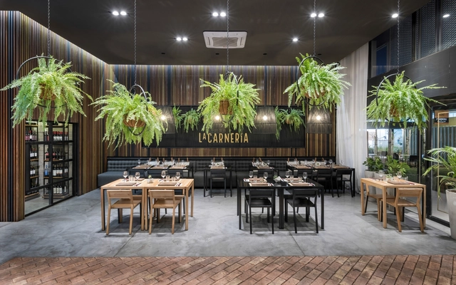 La Carnería De Rincón Nuestro / Constanza Peláez + Sofía Carrer - Restaurant, Mesas, Iluminación, Sillas