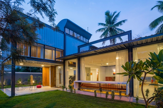 Casa Abierta Cerrada / Parallax - Casas