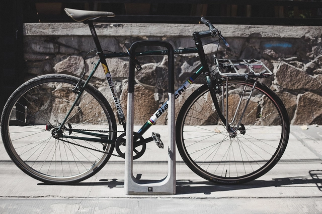 Nuevo estándar en equipamiento ciclista para las ciudades: Ciclopuerto 009, altamente funcional y resistente - Imagen Principal