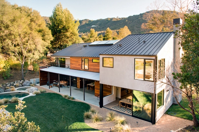 5 Incredible Indoor-Outdoor Spaces for Fall - Featured Image