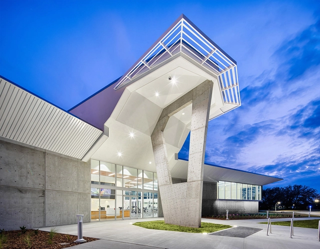 佛罗里达理工大学学生活动中心 / Straughn Trout Architects - 更新项目
