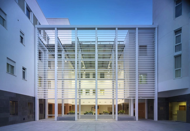 路易莎公主医院 / Miguel Blázquez Arquitectos - 医院