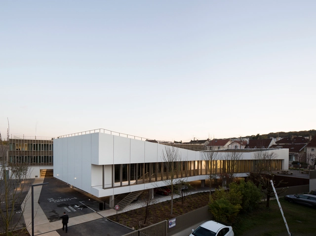 Centro Interdepartamental de Administração / Ateliers 2/3/4/ - Edifícios De Escritórios
