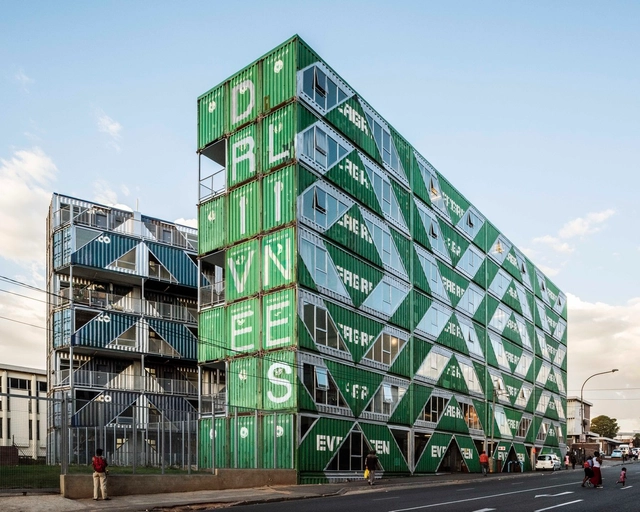 Drivelines Studios / LOT-EK - Apartamentos