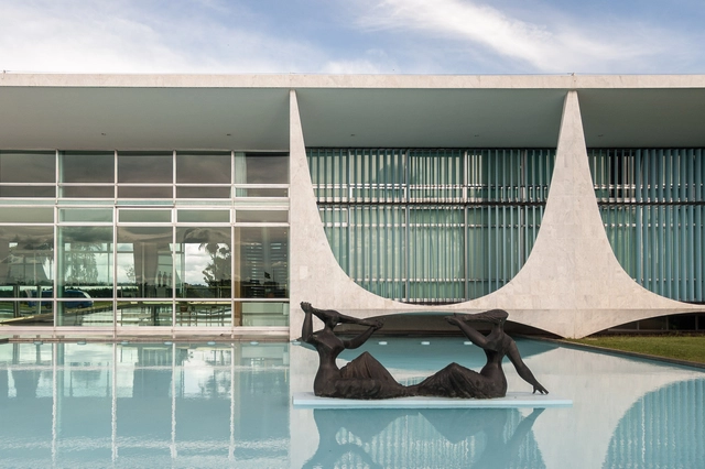 Pilares icônicos na arquitetura moderna brasileira  - Imagem de Destaque