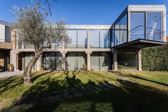 Casa do Diospireiro / André Simão & Nuno Bessa - Casas