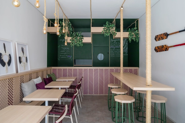 Tuíra Açaí / Traama Arquitetura - Restaurante, Mesa, Cadeira