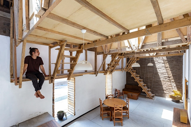Casa de las camas en el aire / AL BORDE - Remodelaciones, Fijación Vigas