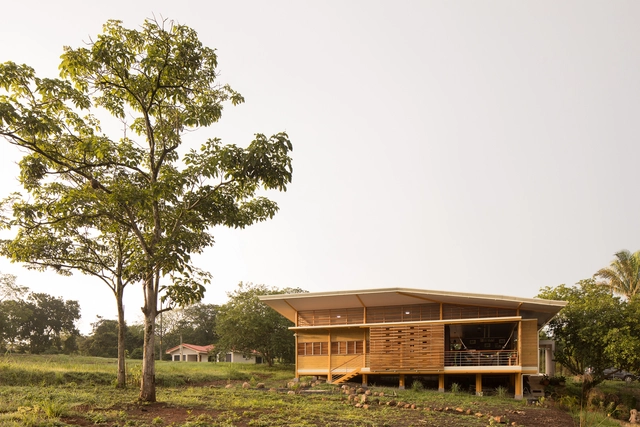 Casa Esparza / YUSO - Casas, Fachada, Bosque