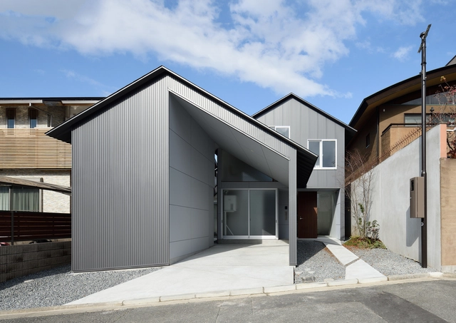 Gable Roof House / Alphaville Architects - Houses, Door, Facade