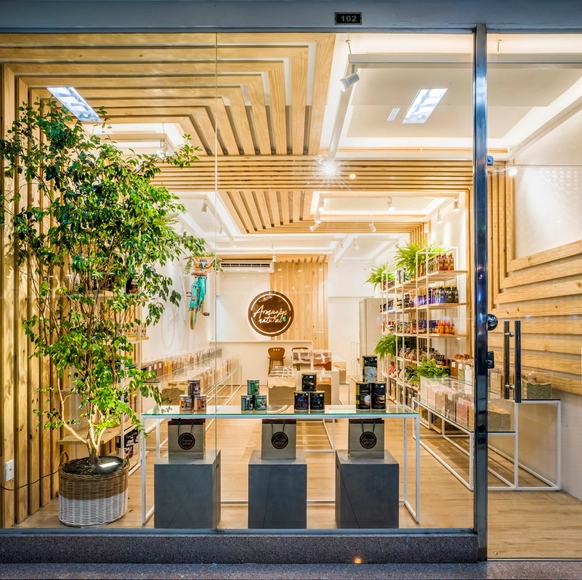 Armazém Natural / Roby Macedo arquitetura e design - Loja, Fachada, Cadeira