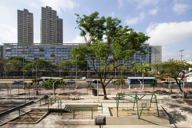 Amenidades Urbanas Sector Deportivo / Ricardo Sanz Sosa & Rodrigo Marín Briceño - Plaza, Fachada, Urbano