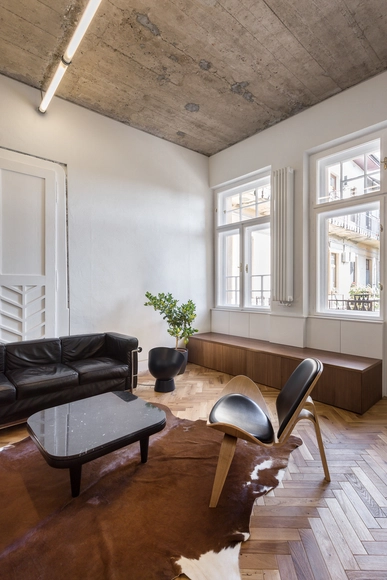 ERTLER Apartment Refurbishment / Alexandru SZUZ POP - Apartment Interiors, Beam, Door, Table