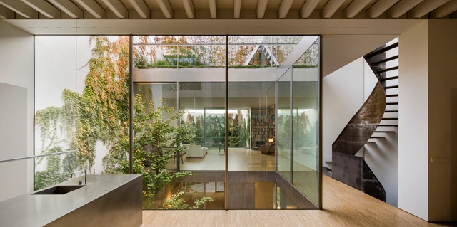 Reabilitação de uma Residência no Centro Histórico de Sevilha / Harald Schönegger + Inmaculada González - Remodelação
