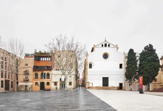 Rehabilitación fachadas de la iglesia de la Santíssima Trinitat / NUA arquitectures - Renovación, Fachada, Arco, Arcada