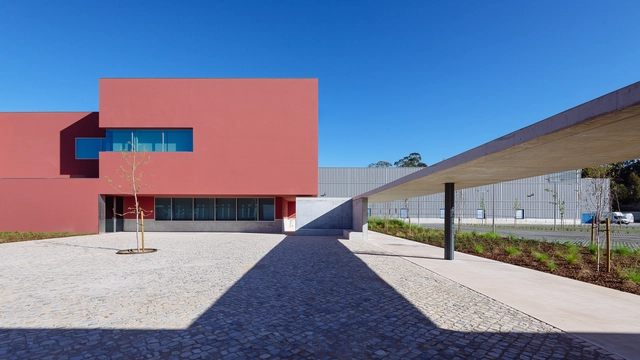 Headquarters and Logistic Centre of the Plural Pharmacy Cooperative / ORANGE arquitectura - Institutional Buildings