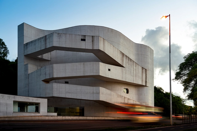 Iberê Camargo Foundation 博物馆 / 阿尔瓦罗·西扎 - 主图