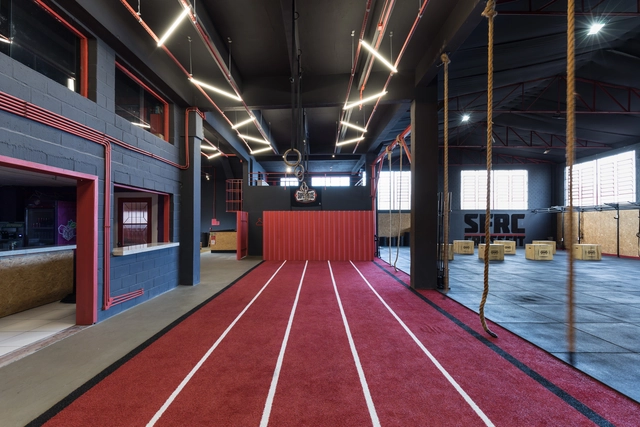 SuperForce CrossFit / Grupo Nuvem Arquitetura - Ginásio, Iluminação, Cadeira