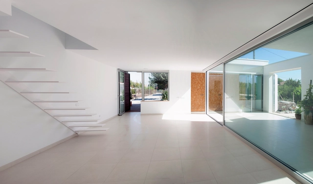 Casa pequena para uma família numerosa / La Mirateca - Casas