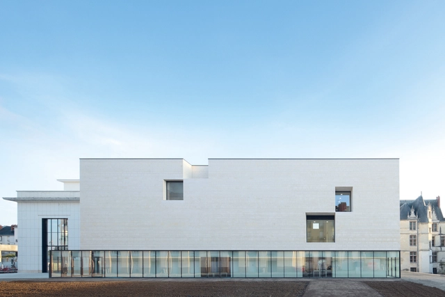 Olivier Debré Contemporary Art Center / Aires Mateus - Visual Arts Center