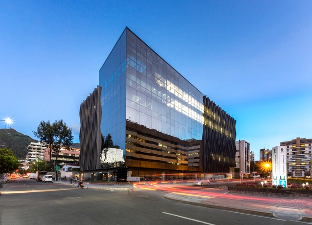 CORTEZZA / TERRANUM - Edificio De Oficinas, Fachada, Urbano