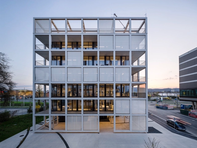Sede Corporativa de C&P / INNOCAD - Edificios Institucionales