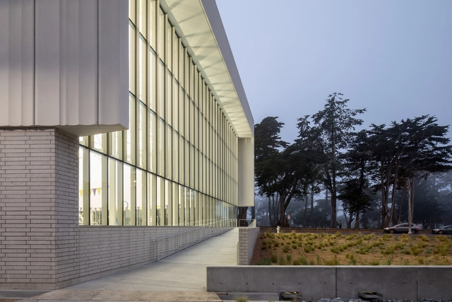 Centro de Salud integral Mashouf / WRNS Studio - Recreación Y Entrenamiento