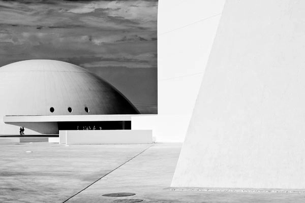 Celebrating Oscar Niemeyer and His Masterworks Through a Photographic Lens - Featured Image