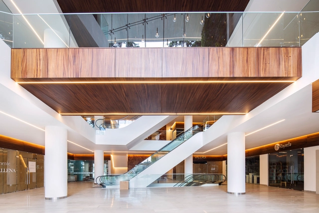 Etú Plaza / Olik Studio - Espacio Público, Fachada, Escaleras, Fijación Vigas