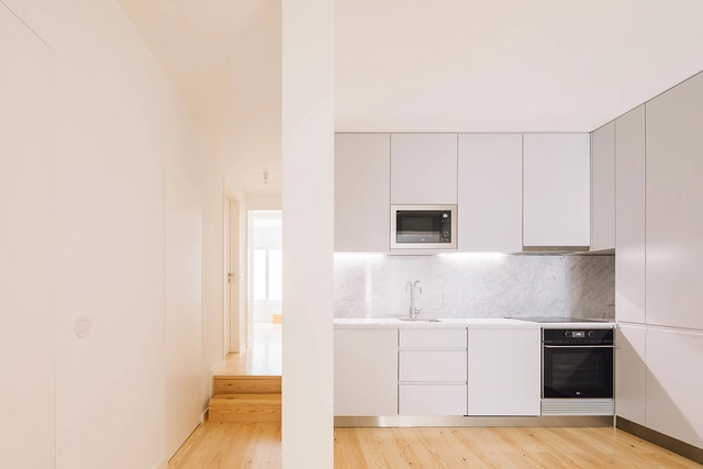 Apartamento Rua das Trinas 116 / Maria Ines da Costa - Edifício De Apartamentos, Cozinha, Bancada