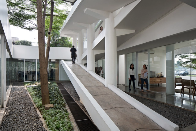 Escritório de Marketing da Vida Bekasi / andramatin - Edifícios Institucionais
