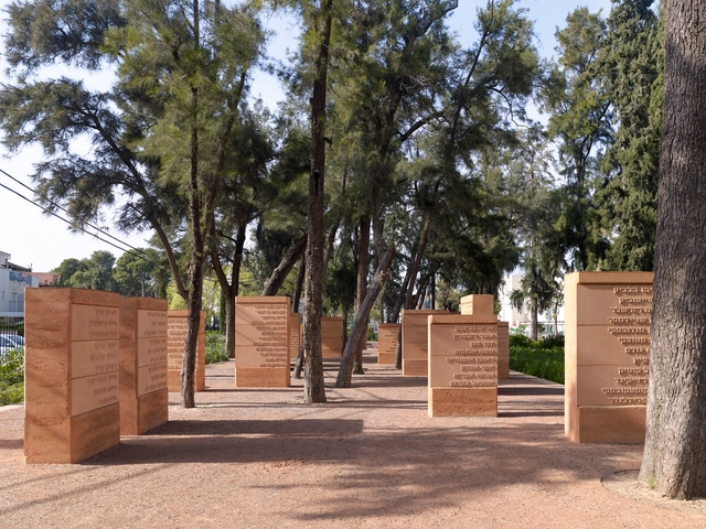 Memorial de la Tierra / Gitai Architects - Memorial