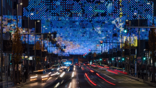 "Lucía in the sky" ilumina la Gran Vía de Madrid para esta Navidad - Imagen Principal