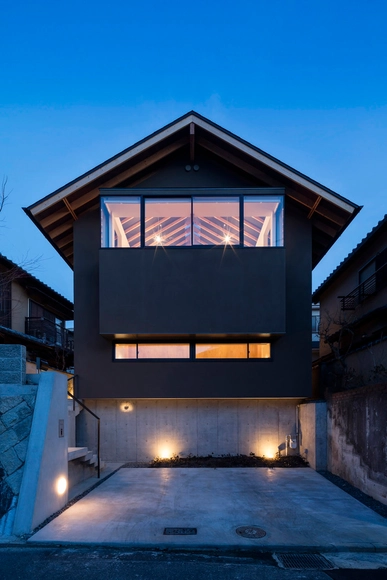 House in Takatsuki / Shogo ARATANI Architect & Associates - Exterior Photography, Houses, Facade, Stairs