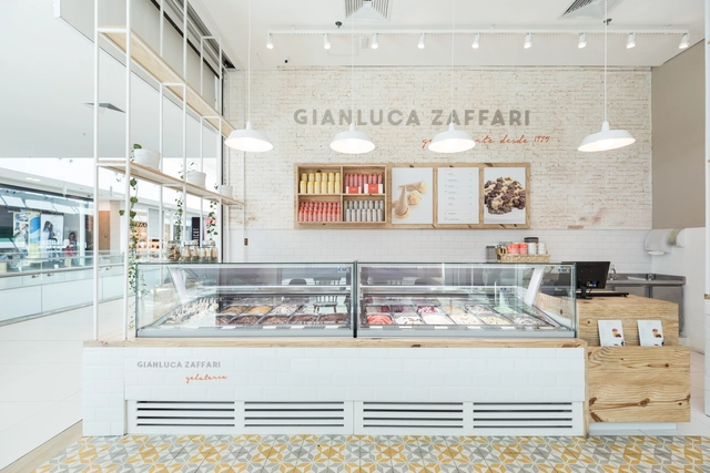 Gelateria Gianluca Zaffari / SK Arquitetura - Restaurantes E Bares, Iluminação, Mesa, Cadeira