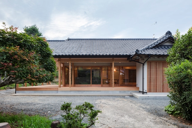 A Long House / Life Style Koubou - Houses