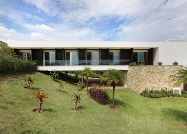 Residência Quinta da Baroneza / Belluzzo Martinhão Arquitetos - Casas