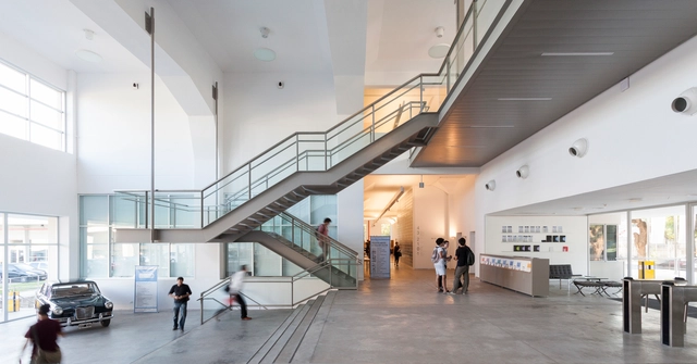 Ampliación y Renovación de Sede Alcorta / RDR Arquitectos - Ampliación, Escaleras, Fachada, Barandas