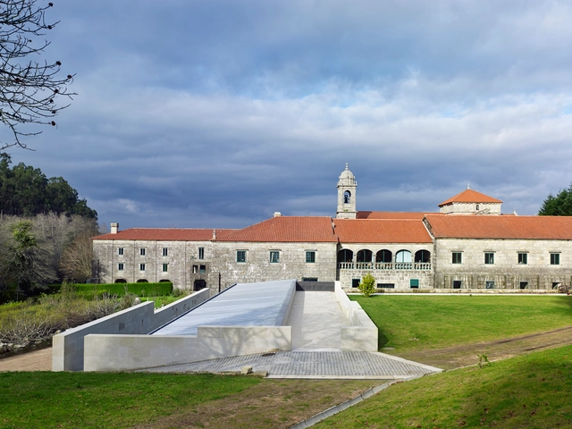 Monasterio Cisterciense de Sta. María de Armenteira / rodríguez + pintos arquitectos - Ampliación, Fachada, Puerta