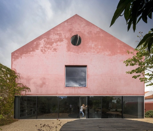 The Beauty of Pantone’s 2019 Color of the Year Through 15 Projects - Featured Image