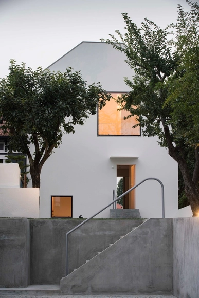 Casa no Porto 2 / João Vieira de Campos - Casas, Escada, Porta, Fachada